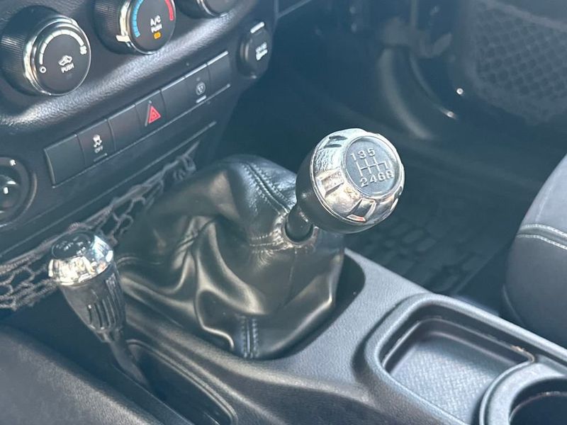 2015 Jeep Wrangler Unlimited Unlimited Rubicon - 22943648 - 17