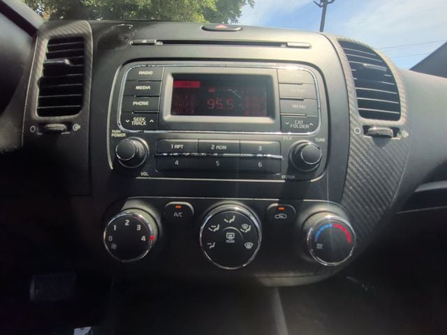 2015 Kia Forte 5-Door 5dr Hatchback Automatic EX - 23036571 - 17