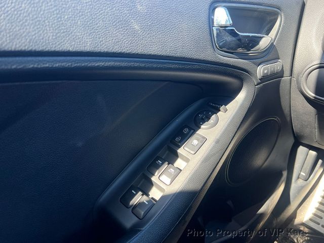 2015 Kia Forte 5-Door 5dr Hatchback Manual SX - 22925888 - 8