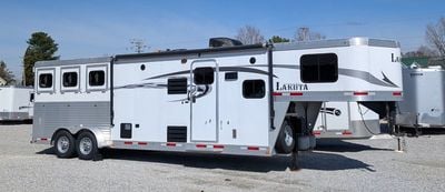 2015 Lakota 3 Horse Slant 11' Living Quarters