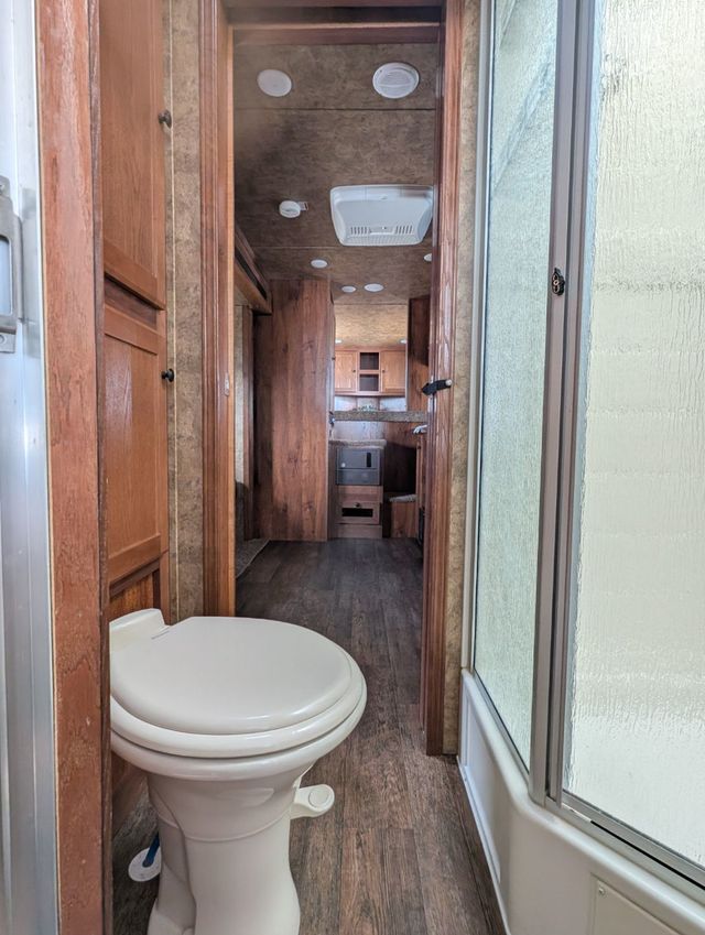 2015 Lakota 3 Horse Slant 11' Living Quarters  - 23015417 - 13