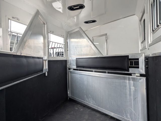 2015 Lakota 3 Horse Slant 11' Living Quarters  - 23015417 - 5
