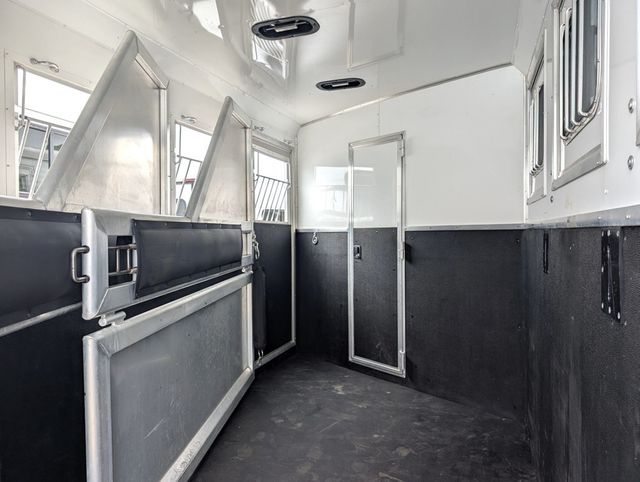 2015 Lakota 3 Horse Slant 11' Living Quarters  - 23015417 - 6