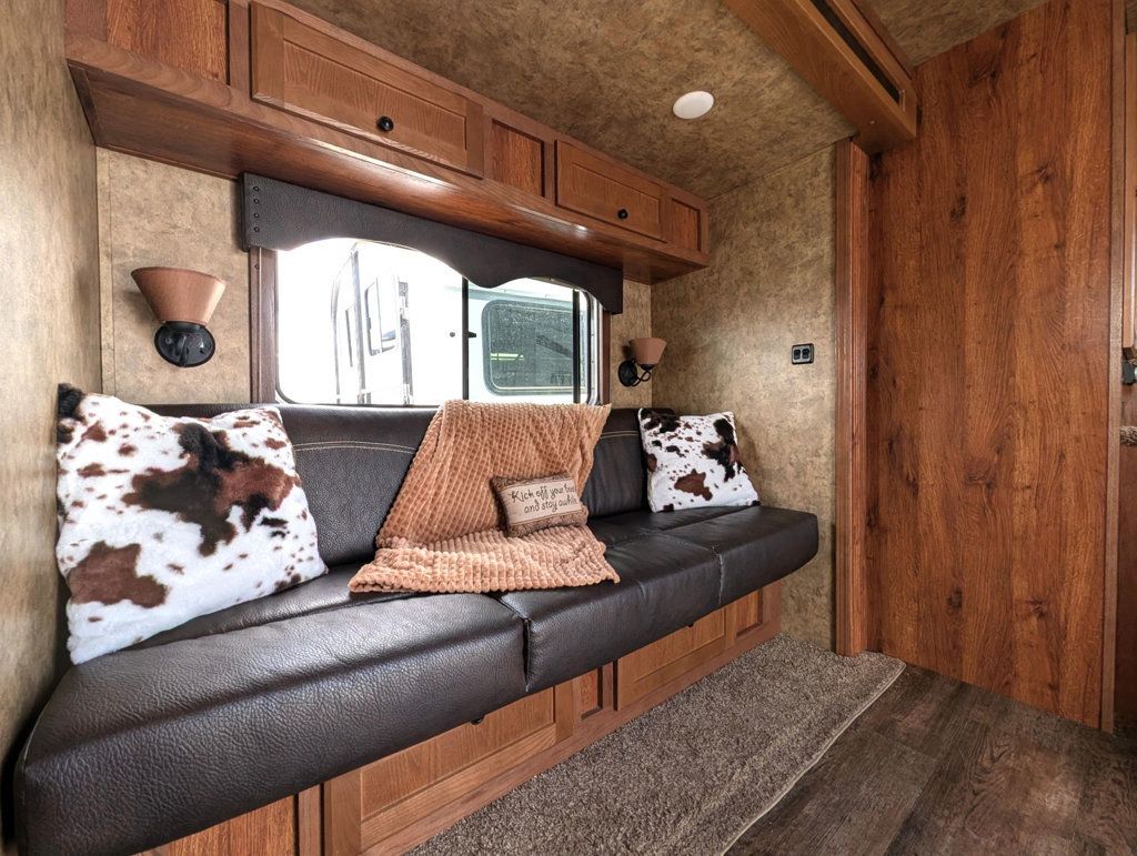 2015 Lakota 3 Horse Slant 11' Living Quarters  - 23015417 - 8