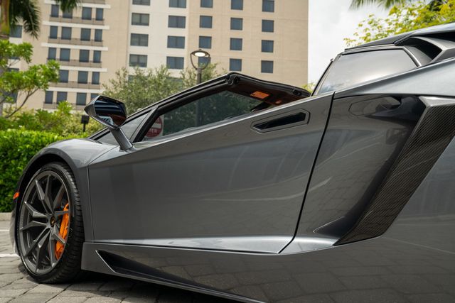 2015 Lamborghini Aventador 2dr Convertible - 22909968 - 27