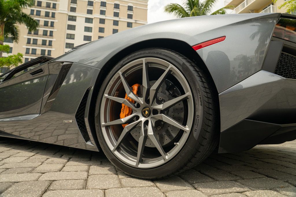 2015 Lamborghini Aventador 2dr Convertible - 22909968 - 32