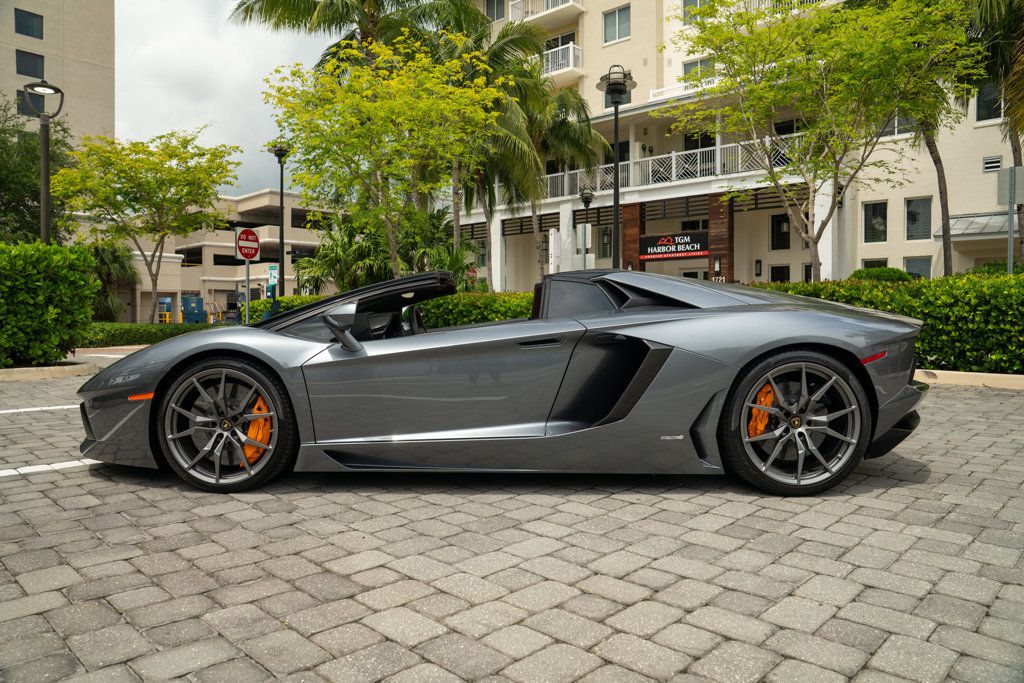 2015 Lamborghini Aventador 2dr Convertible - 22909968 - 33