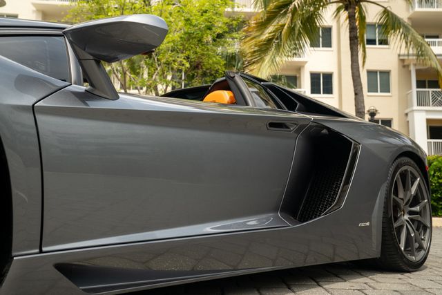 2015 Lamborghini Aventador 2dr Convertible - 22909968 - 37