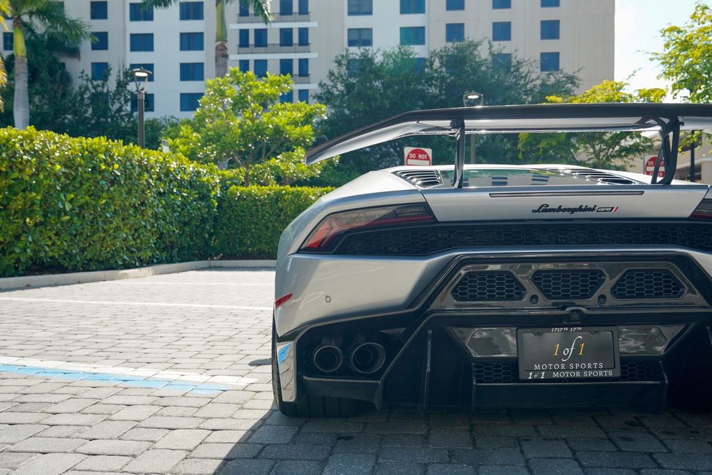 2015 Lamborghini Huracan 2dr Coupe LP 610-4 - 23058615 - 23