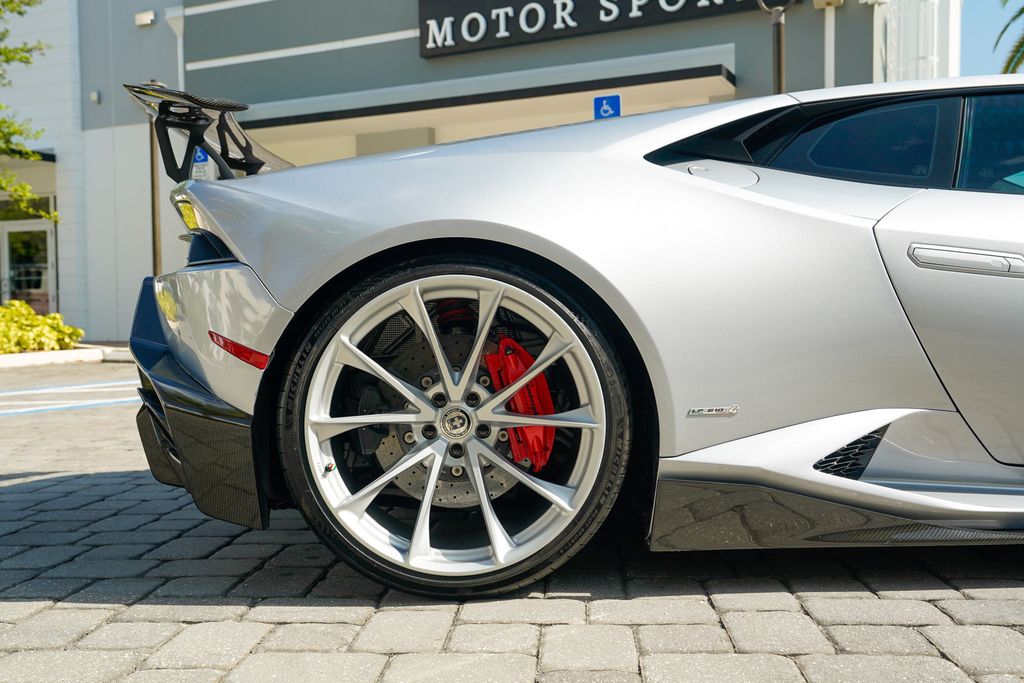 2015 Lamborghini Huracan 2dr Coupe LP 610-4 - 23058615 - 30