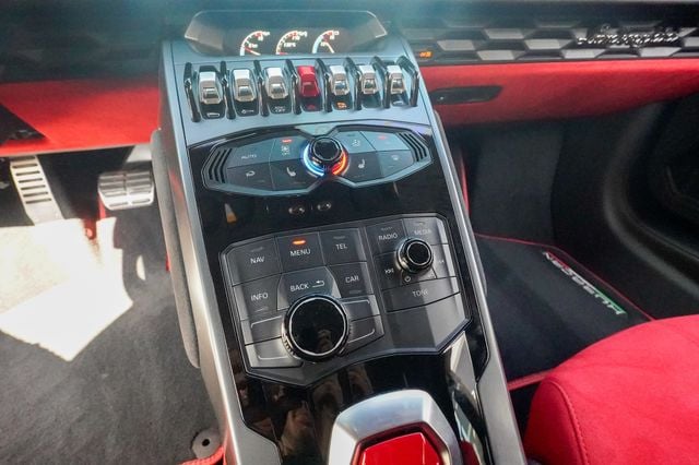 2015 Lamborghini Huracan 2dr Coupe LP 610-4 - 23058615 - 70