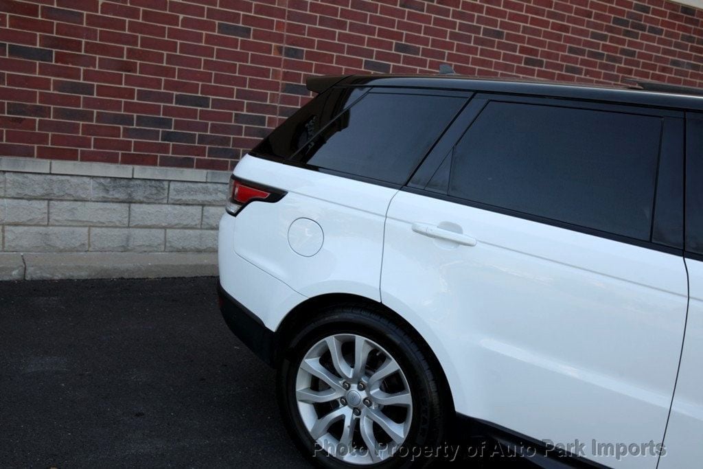 2015 Land Rover Range Rover Sport HSE photo 12