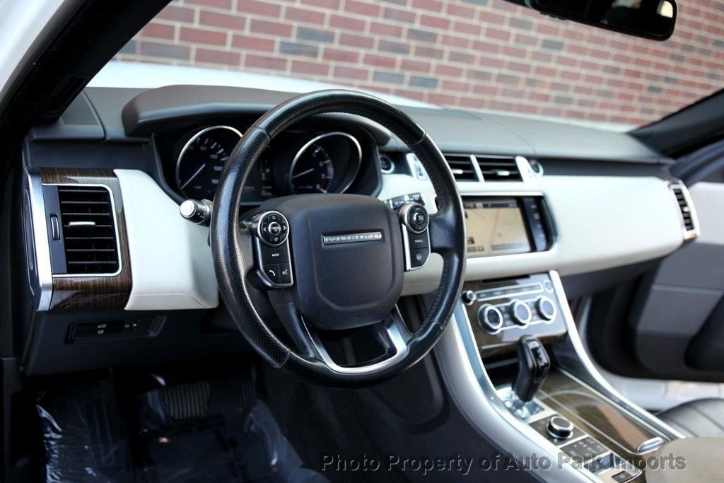2015 Land Rover Range Rover Sport HSE photo 21