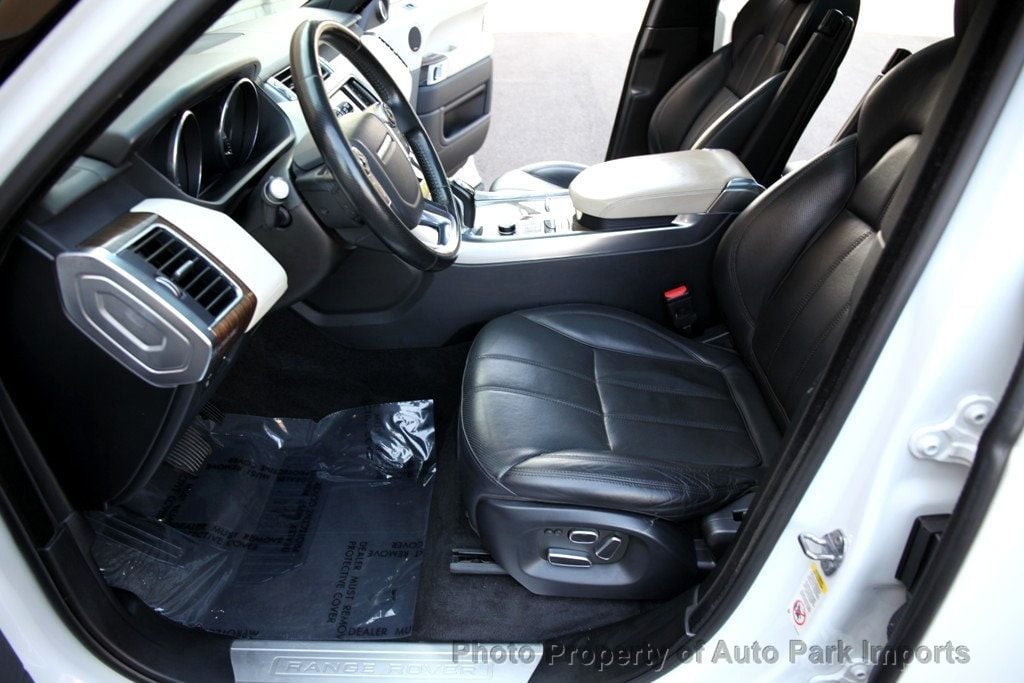 2015 Land Rover Range Rover Sport HSE photo 22