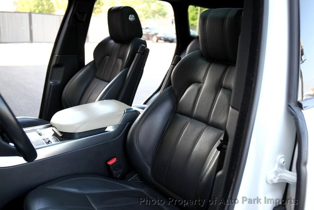 2015 Land Rover Range Rover Sport HSE photo 25