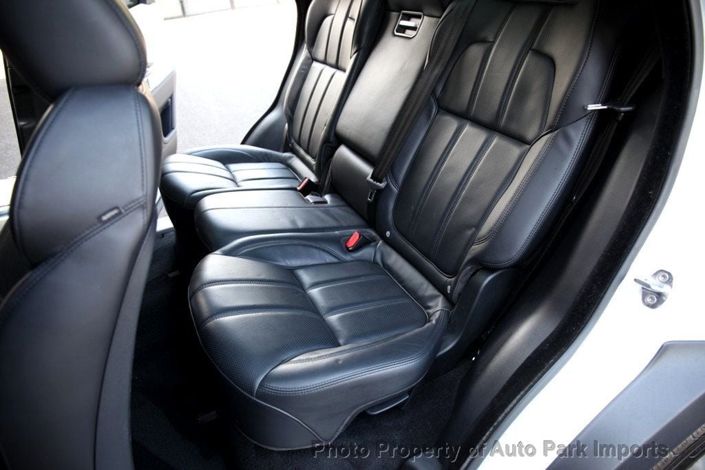 2015 Land Rover Range Rover Sport HSE photo 26