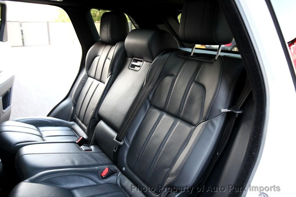 2015 Land Rover Range Rover Sport HSE photo 27