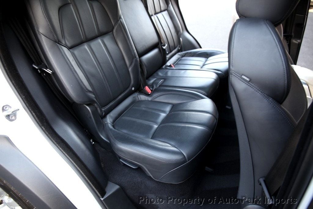 2015 Land Rover Range Rover Sport HSE photo 28