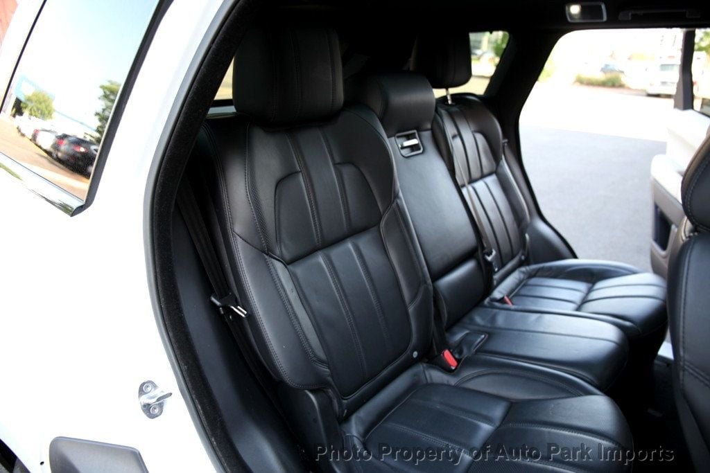2015 Land Rover Range Rover Sport HSE photo 29