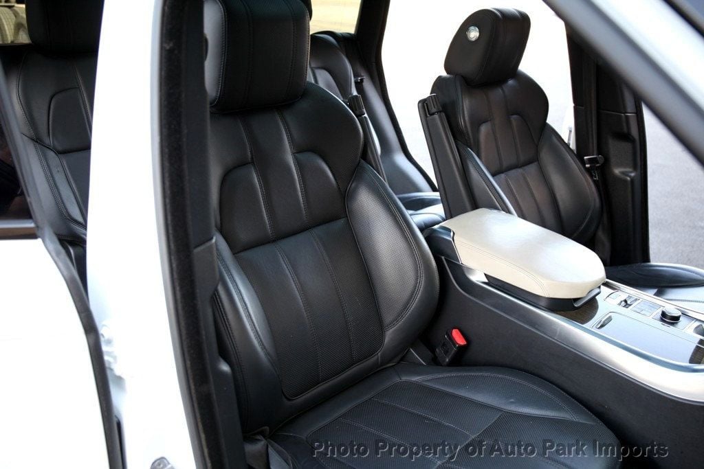 2015 Land Rover Range Rover Sport HSE photo 31