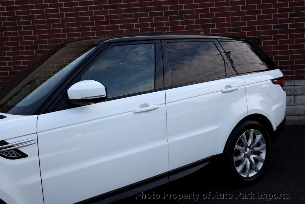 2015 Land Rover Range Rover Sport HSE photo 4