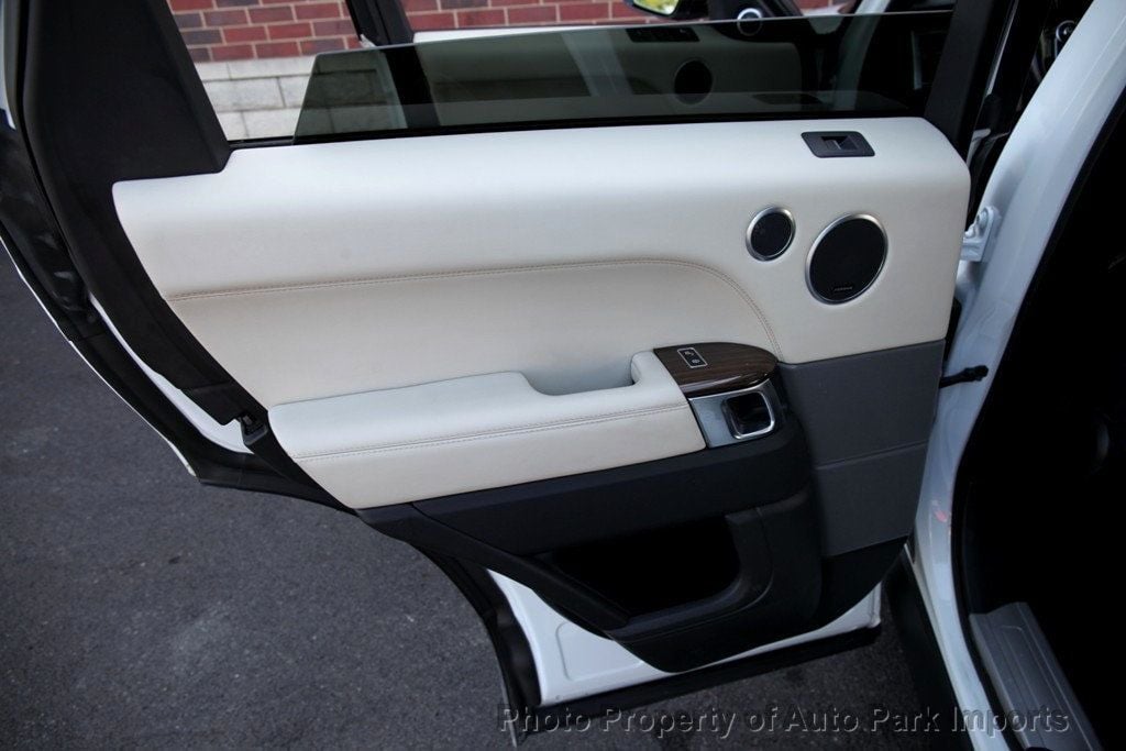 2015 Land Rover Range Rover Sport HSE photo 48