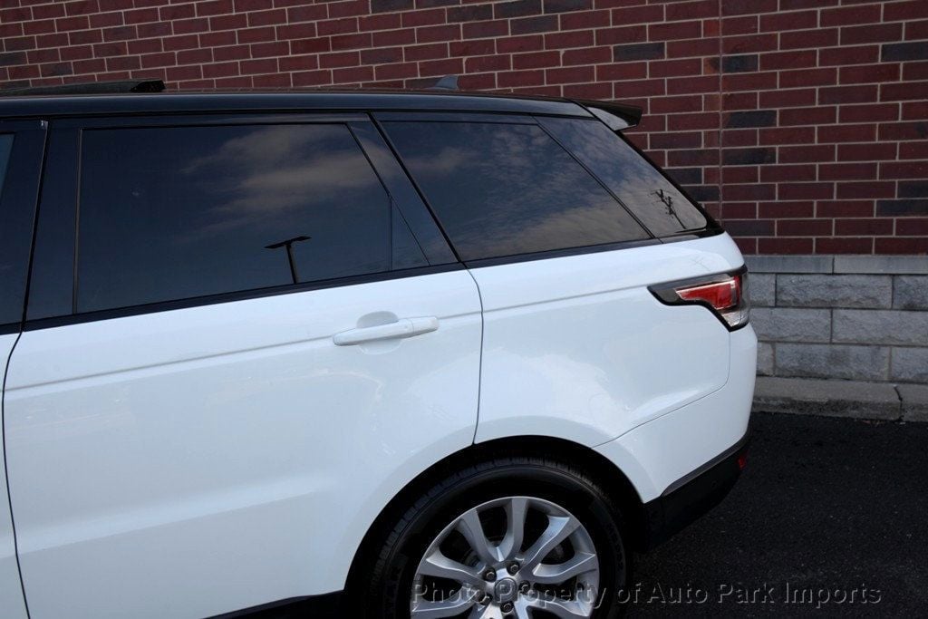 2015 Land Rover Range Rover Sport HSE photo 5
