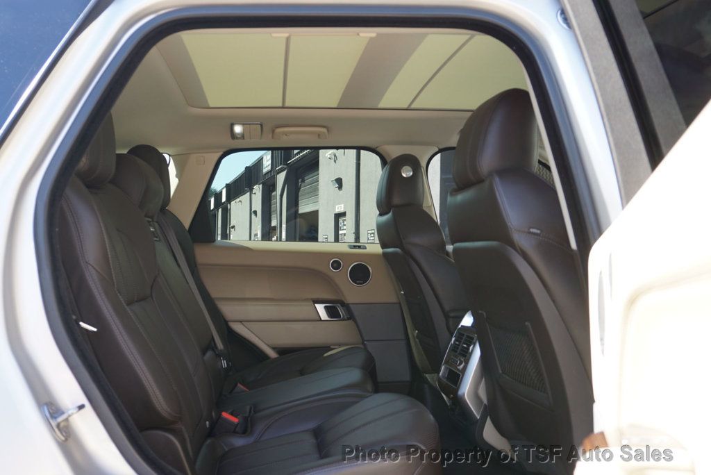 2015 Land Rover Range Rover Sport HSE photo 12