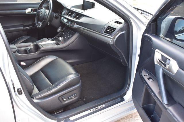 2015 Lexus CT 200h 5dr Sedan Hybrid - 22613622 - 17