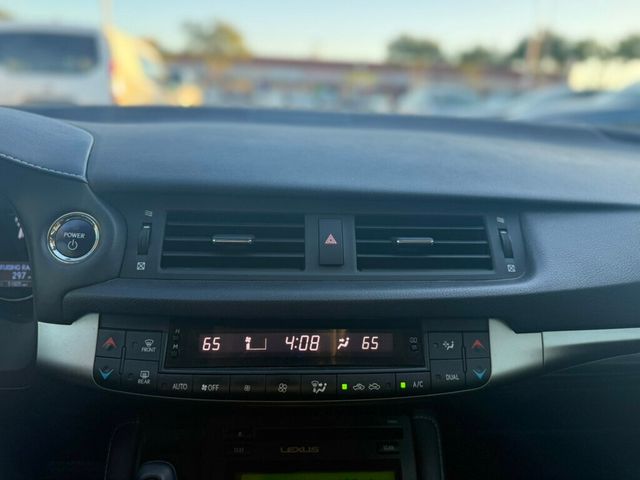 2015 Lexus CT 200h 5dr Sedan Hybrid - 22956286 - 13