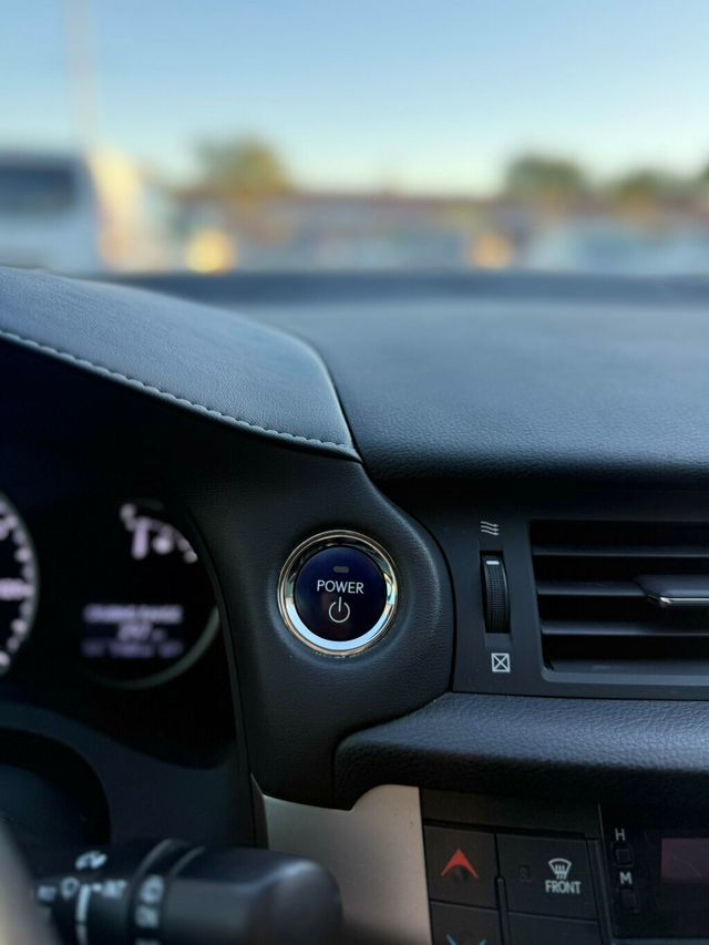 2015 Lexus CT 200h 5dr Sedan Hybrid - 22956286 - 16