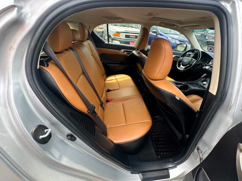 2015 Lexus CT 200h 5dr Sedan Hybrid - 22880871 - 18