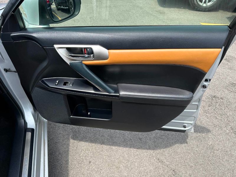 2015 Lexus CT 200h 5dr Sedan Hybrid - 22880871 - 20