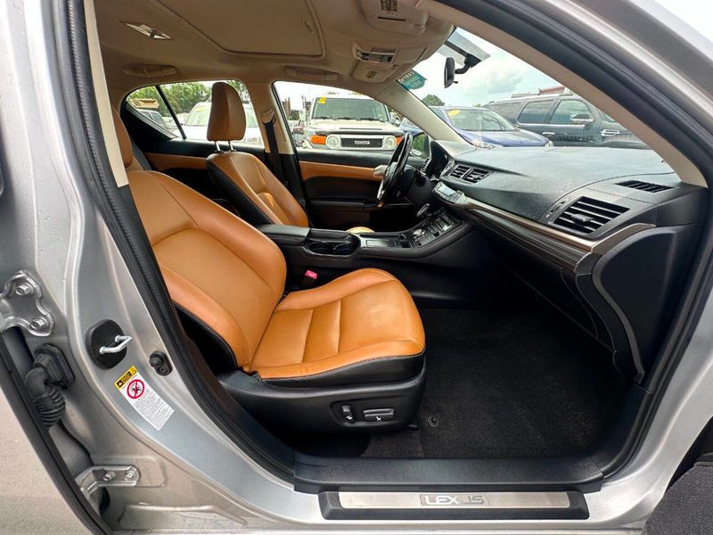 2015 Lexus CT 200h 5dr Sedan Hybrid - 22880871 - 21