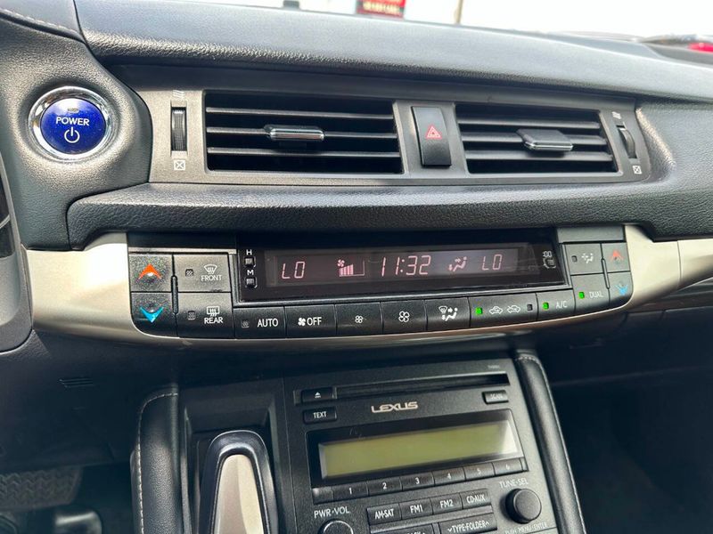 2015 Lexus CT 200h 5dr Sedan Hybrid - 22880871 - 31