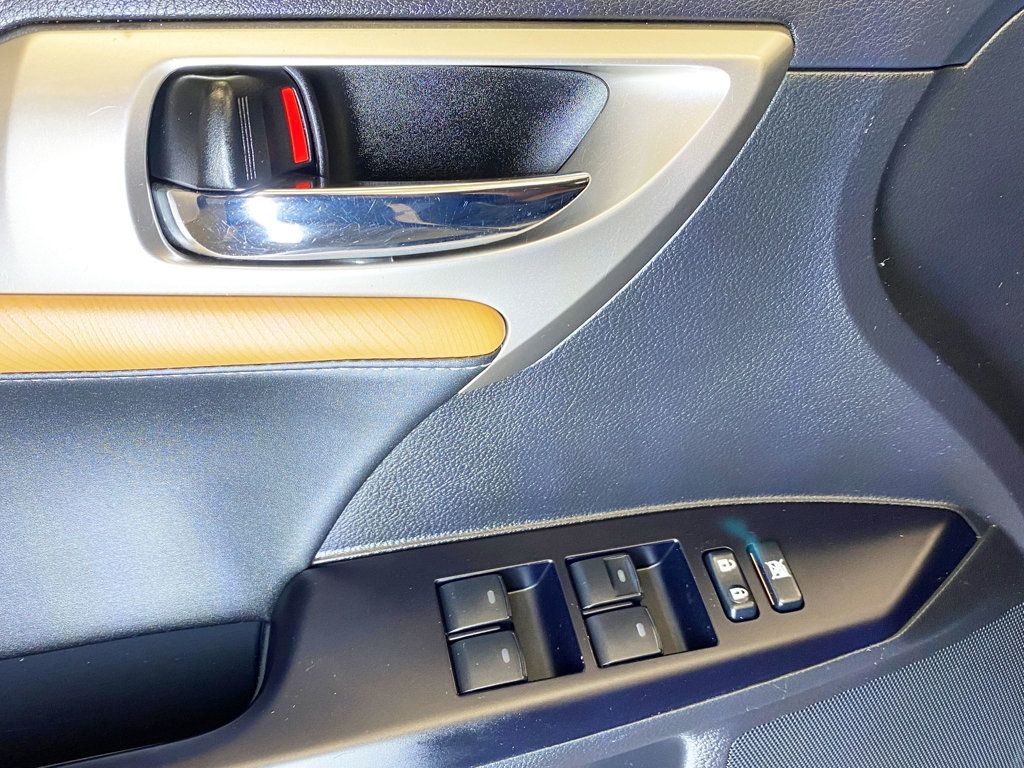 2015 Lexus CT 200h 5dr Sedan Hybrid - 22926152 - 19