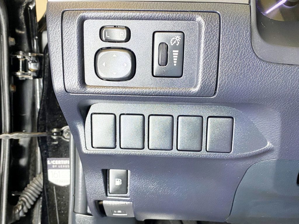 2015 Lexus CT 200h 5dr Sedan Hybrid - 22926152 - 24