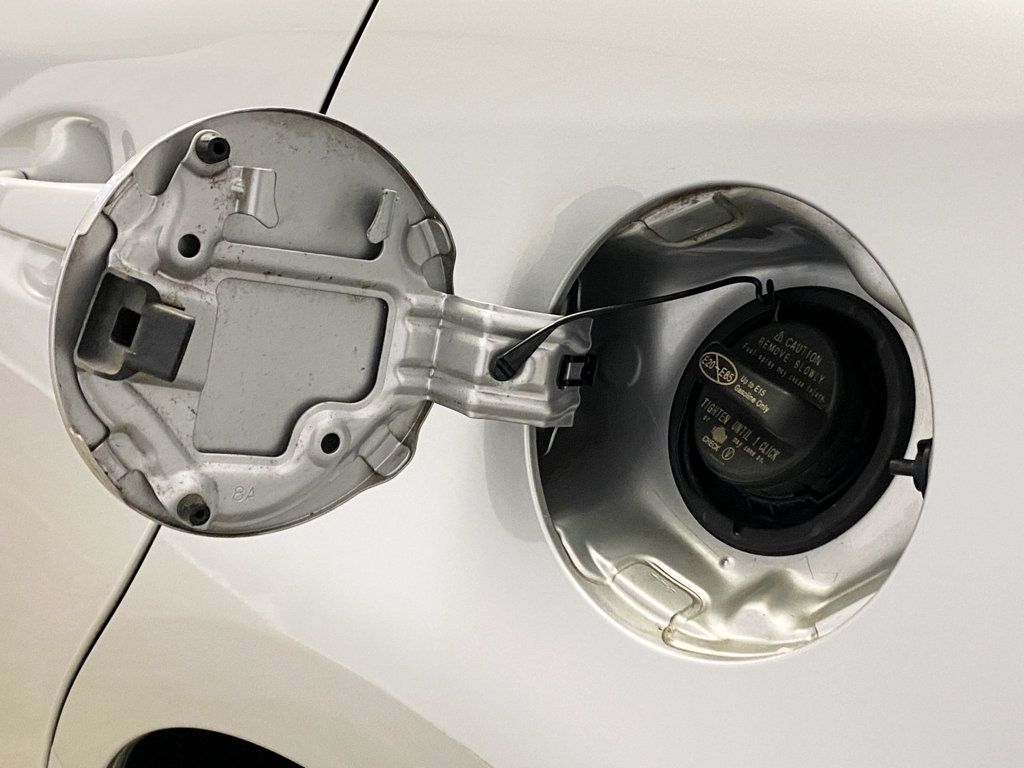 2015 Lexus CT 200h 5dr Sedan Hybrid - 22928331 - 17