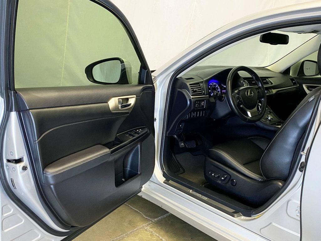 2015 Lexus CT 200h 5dr Sedan Hybrid - 22928331 - 18