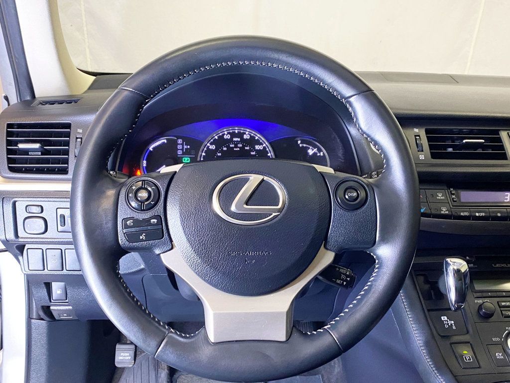 2015 Lexus CT 200h 5dr Sedan Hybrid - 22928331 - 24
