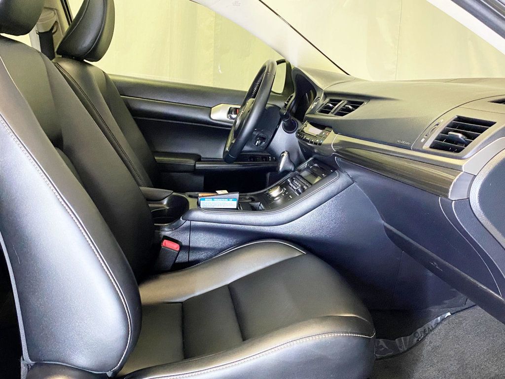 2015 Lexus CT 200h 5dr Sedan Hybrid - 22928331 - 40