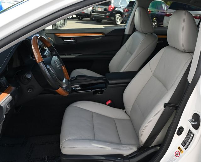 2015 Lexus ES 300h 4dr Sedan Hybrid - 22999410 - 13