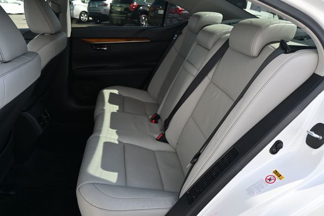 2015 Lexus ES 300h 4dr Sedan Hybrid - 22999410 - 14