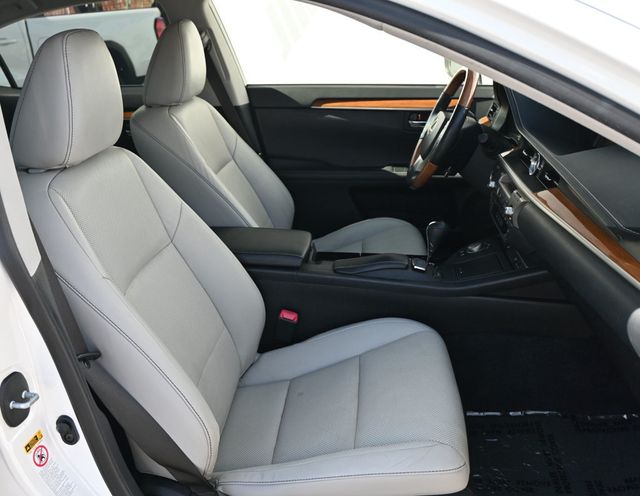 2015 Lexus ES 300h 4dr Sedan Hybrid - 22999410 - 15