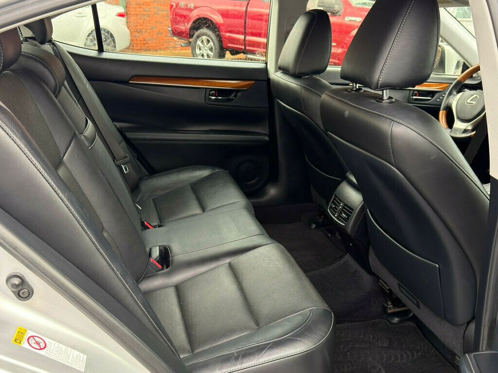 2015 Lexus ES 300h 4dr Sedan Hybrid - 22960995 - 17