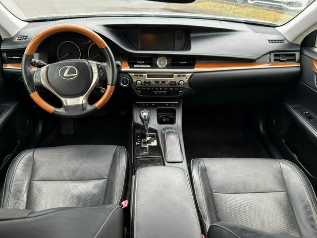2015 Lexus ES 300h 4dr Sedan Hybrid - 22960995 - 20
