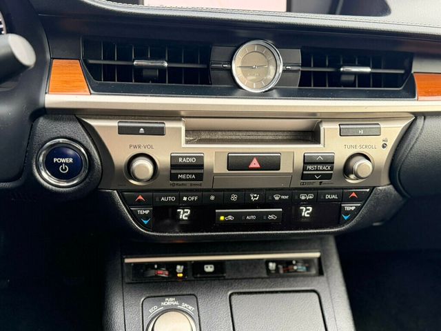 2015 Lexus ES 300h 4dr Sedan Hybrid - 22960995 - 31