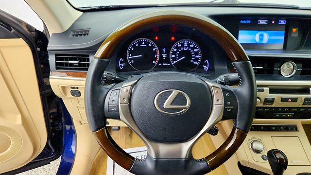 2015 Lexus ES 350 4dr Sedan w/ Hard Disk Navigation & Luxury Package - 23008177 - 13