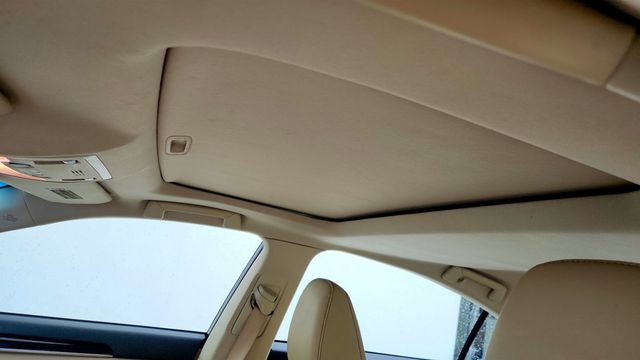 2015 Lexus ES 350 4dr Sedan w/ Premium Audio, Leather Seats & Dual Zone Climate - 22992813 - 9