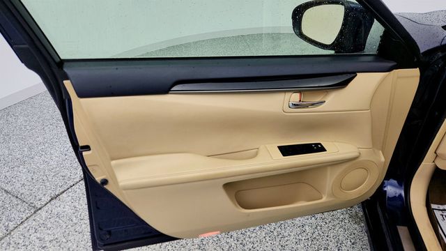 2015 Lexus ES 350 4dr Sedan w/ Premium Audio, Leather Seats & Dual Zone Climate - 22992813 - 10